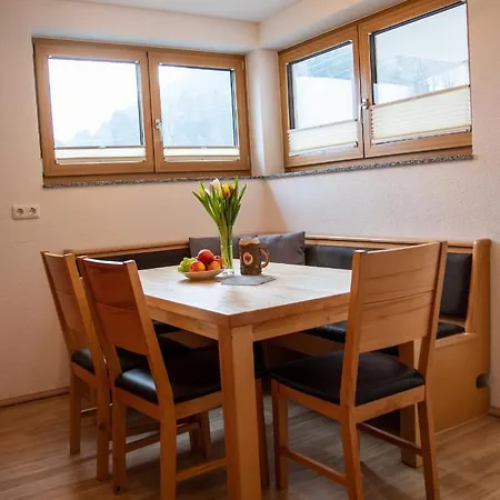 Appartamento Haus Raggl Landeck Esterno foto